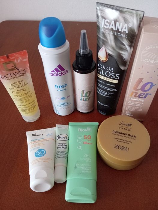 Zestaw kosmetyków 
Nowy toner onlyn bio kolor waniliowy 
Toner only bi