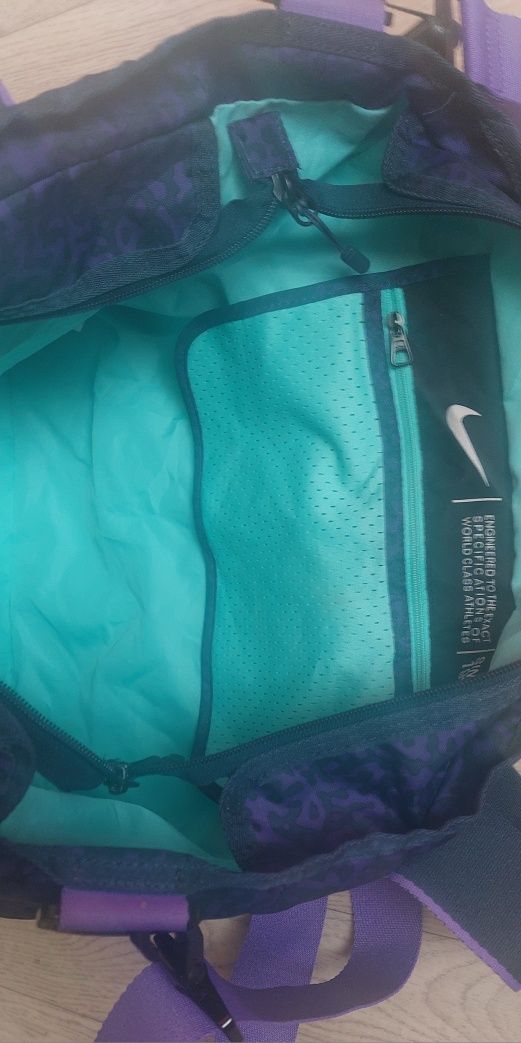 Сумка б/у женская Nike 15L