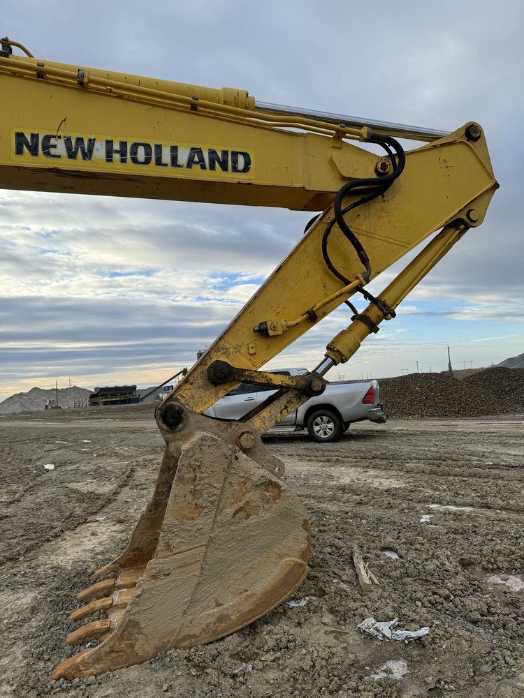 Гусеничний екскаватор NEW HOLLAND E305