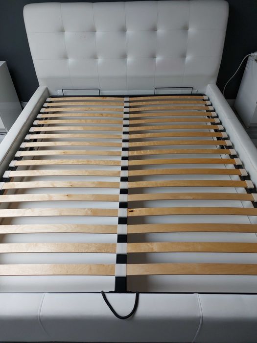 Łóżko tapicerowane, biała ekoskóra 160x200