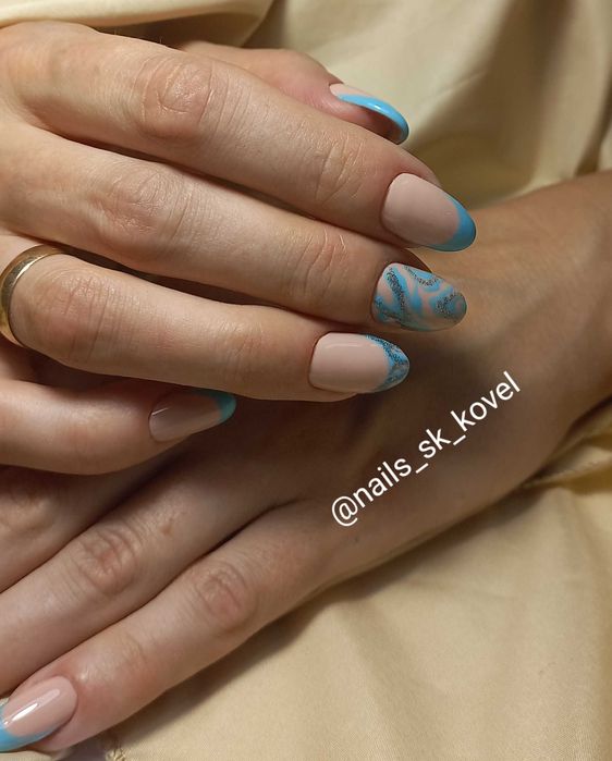 Манікюр, педикюр, нарощування нігтів