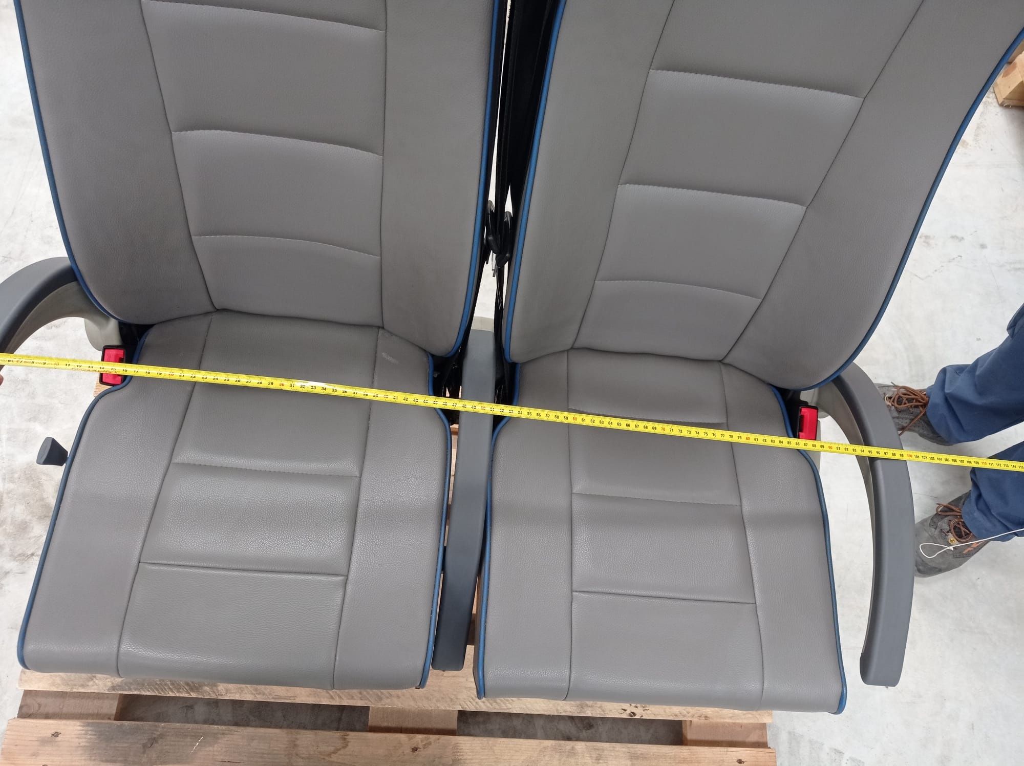Bancos de autocarro estofados com cinto 3 pontos