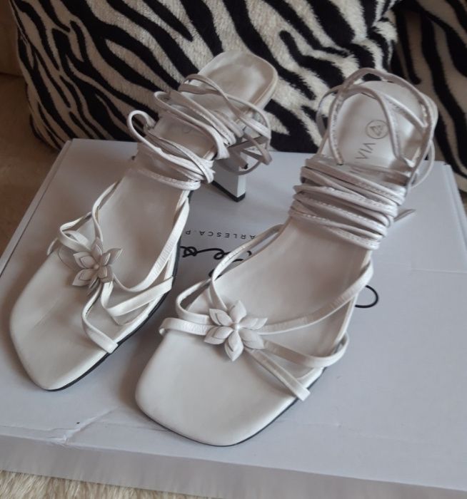VIAUNO __ BIAŁE SANDAŁY __ Espadryle__ 37