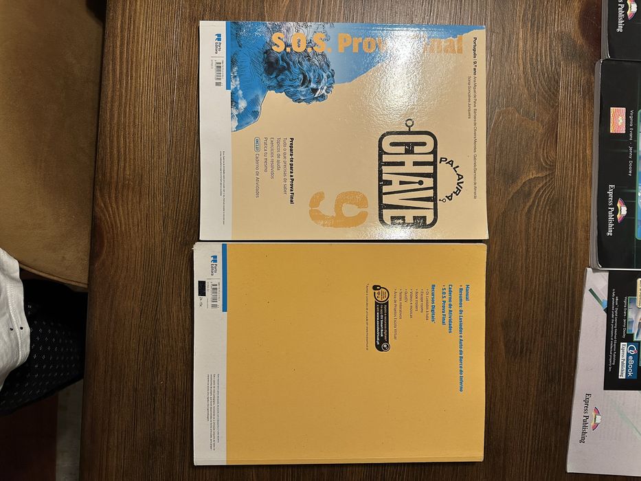 Livro de português e cadeeno de atividades