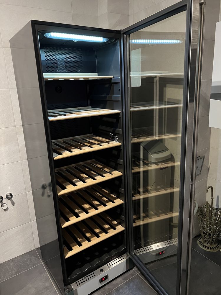 Lodówka winiarka  chłodziarka do wina smeg SCV115-1