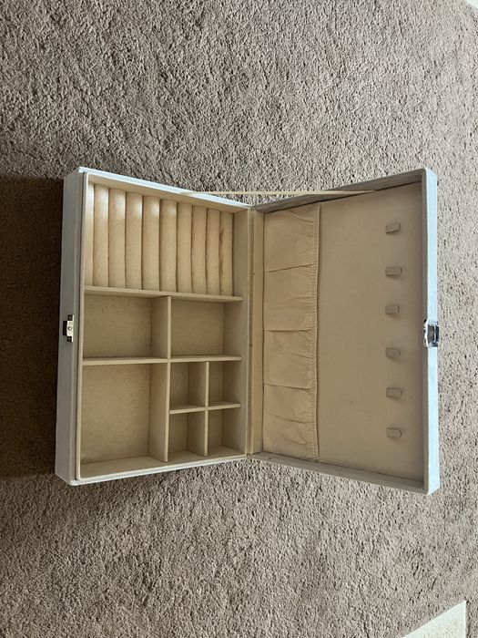 Szakatułka na biżuterię