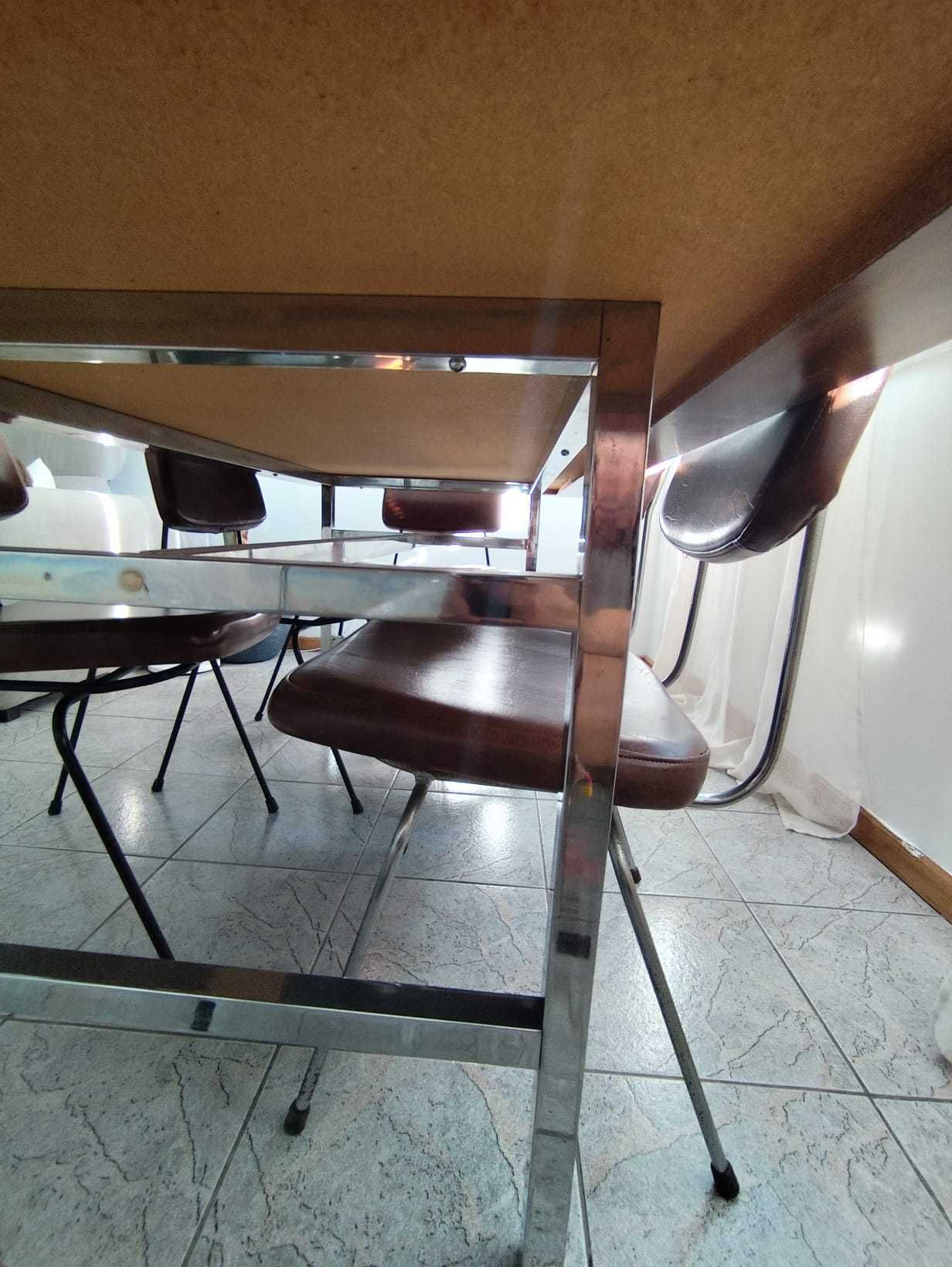 Mesa de jantar + 8 cadeiras