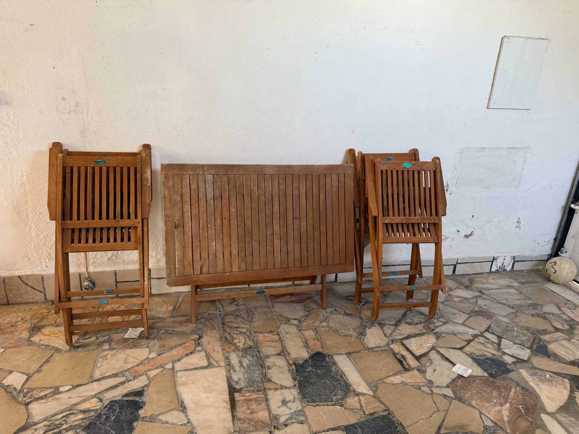 cadeiras et mesa
