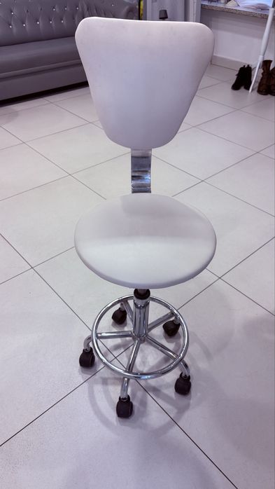 Hoker krzeslo kosmetyczne