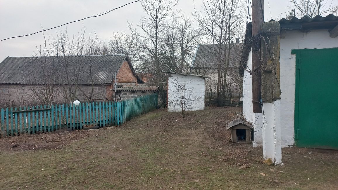 Гарний  будинок в центрі села