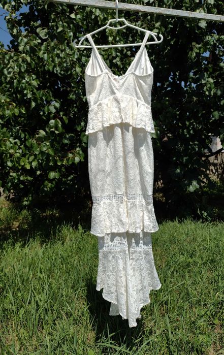 Очаровательное белое гипюровое ярусное длинное платье Love Ttriangle