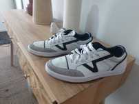 Sapatilhas vans brancas e pretas