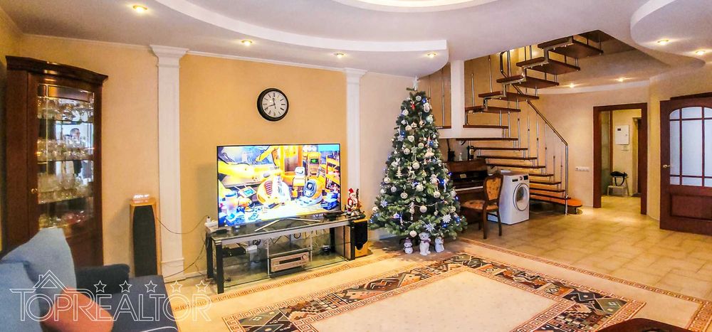 У продажі затишний таунхаус з виходом на Журавлівське водосховище!