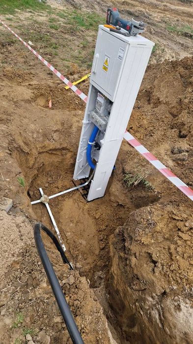 Roboty ziemne minikoparką, mini koparka koparko-ładowarka