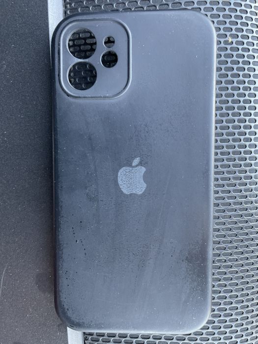 Продам чехол бампер на aйфон 12 в хорошем состоянии