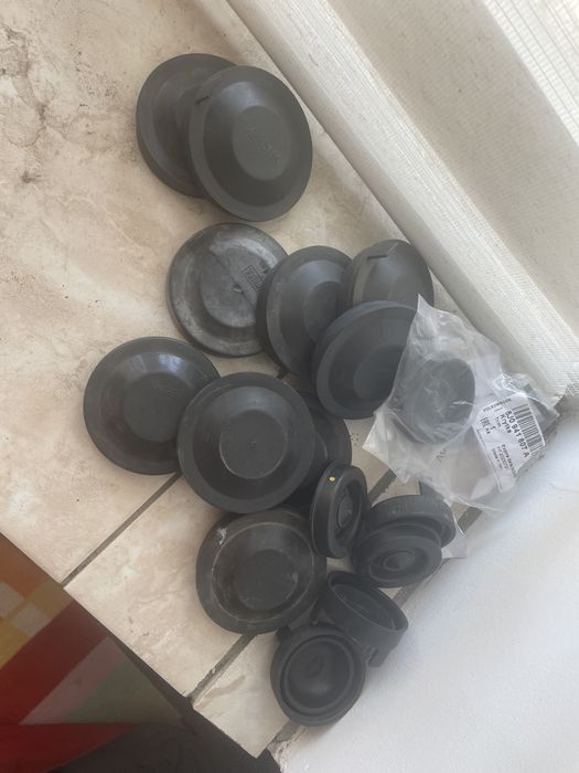 j Продам заглушки пробки кришки фар