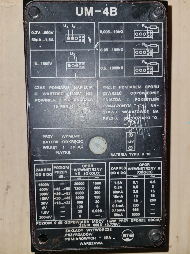 Polski miernik analogowy MULTIMETR UM-4B.