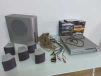 Leitor de DVD e comando, Sony. Sistema de som com 5 colunas, Sony