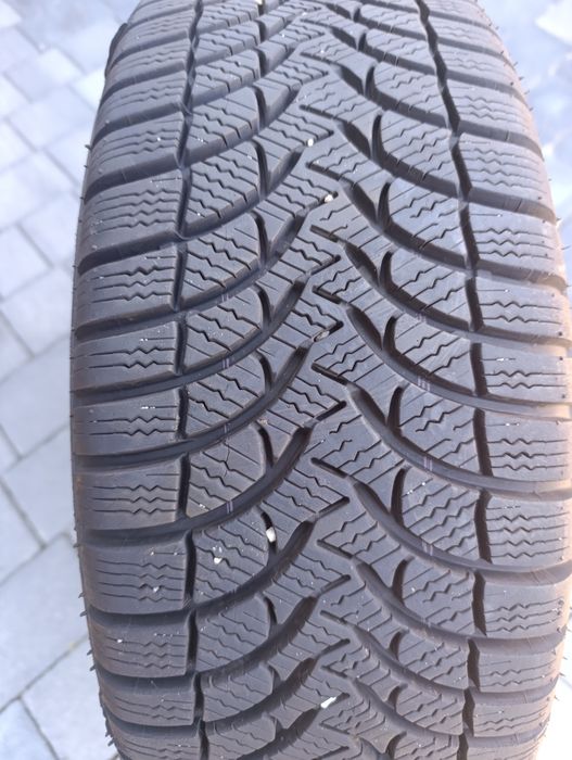 Koła zimowe 16 " 5x114.3  215/60/16 Roczne