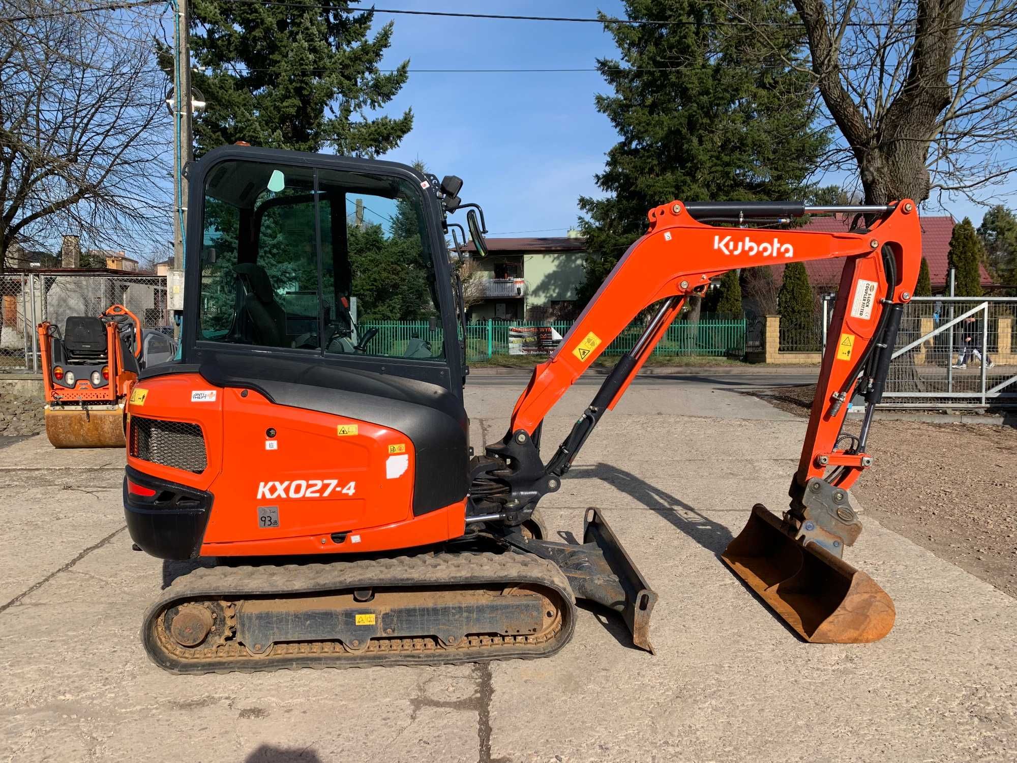 Kubota KX027-4 tylko 1000 mtg 3 łyżki minikoparka 2700 kg KX 027