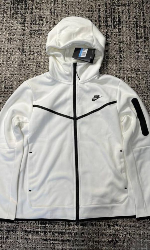 Oryginalny dres sportowy Nike Tech Fleece