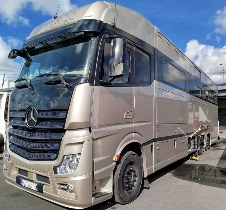 Wynajem wypożyczenie koniowozu Mercedes