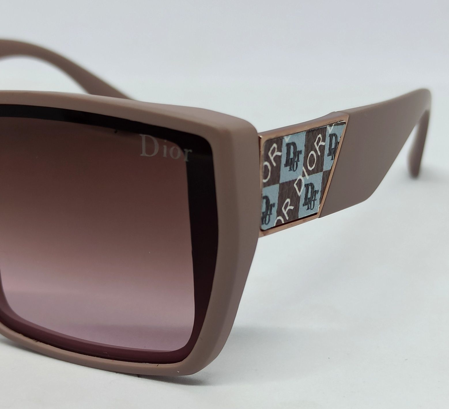 Женские брендовые очки коричнево розовый градиент в бежевой оправе