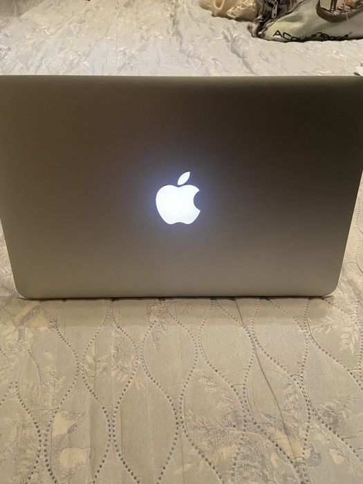 Продам Macbook Air 11” 2012 года