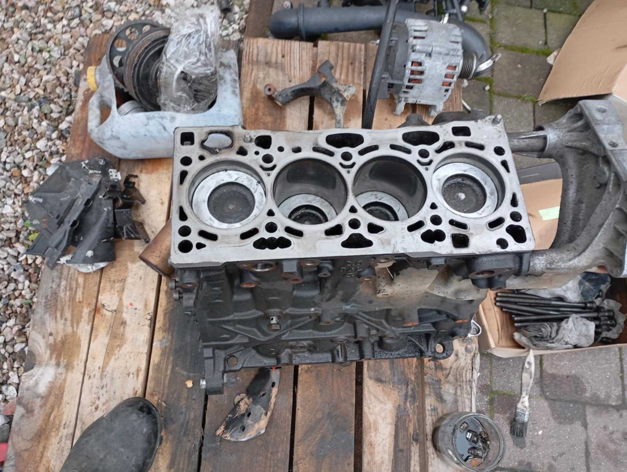 Blok silnika silnik wał tłok 2.0TDI CRM Skoda Octavia VW Seat Audi