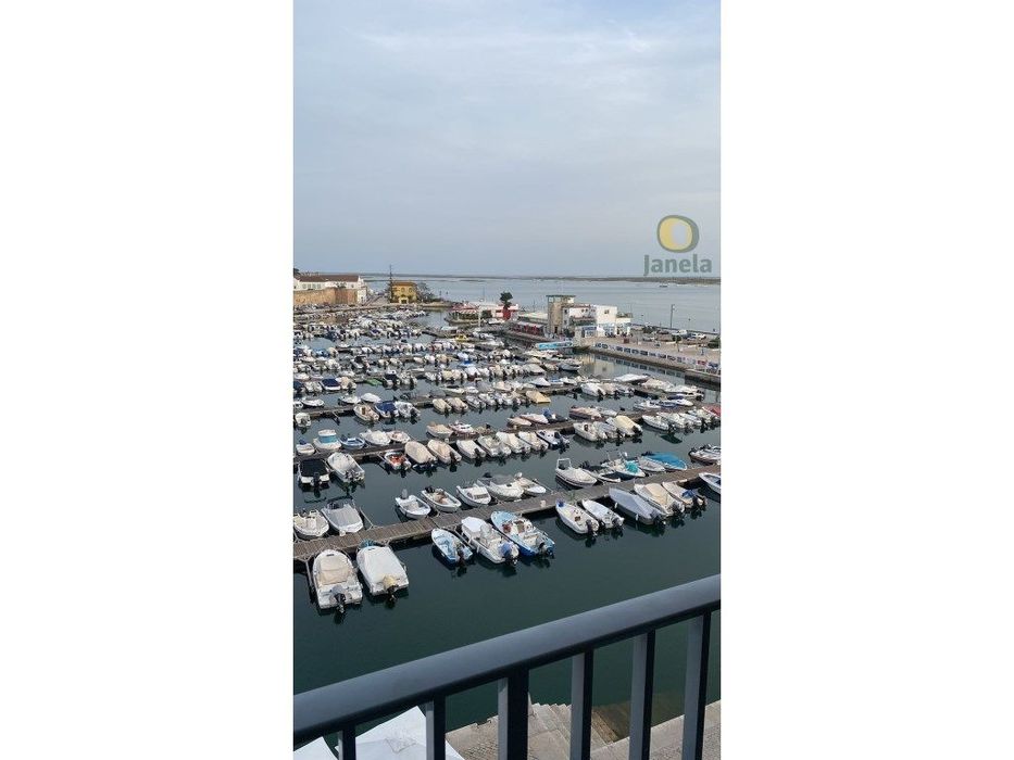 Complexo com diversos prédios destinados a indústria