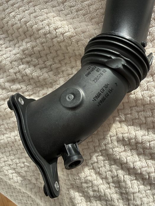 Патрубок BMW 13718601683 трубка інтеркуллера G01,F30.