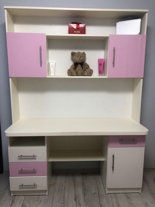 Меблі у дитячу кімнату для дівчинки