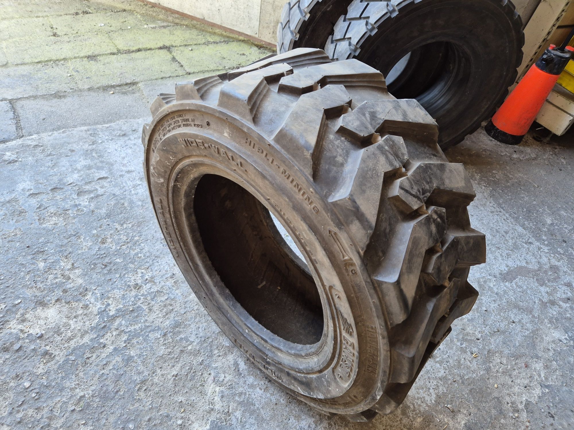 Opona 23x8.5-12  wózek widłowy maszyny budowlane