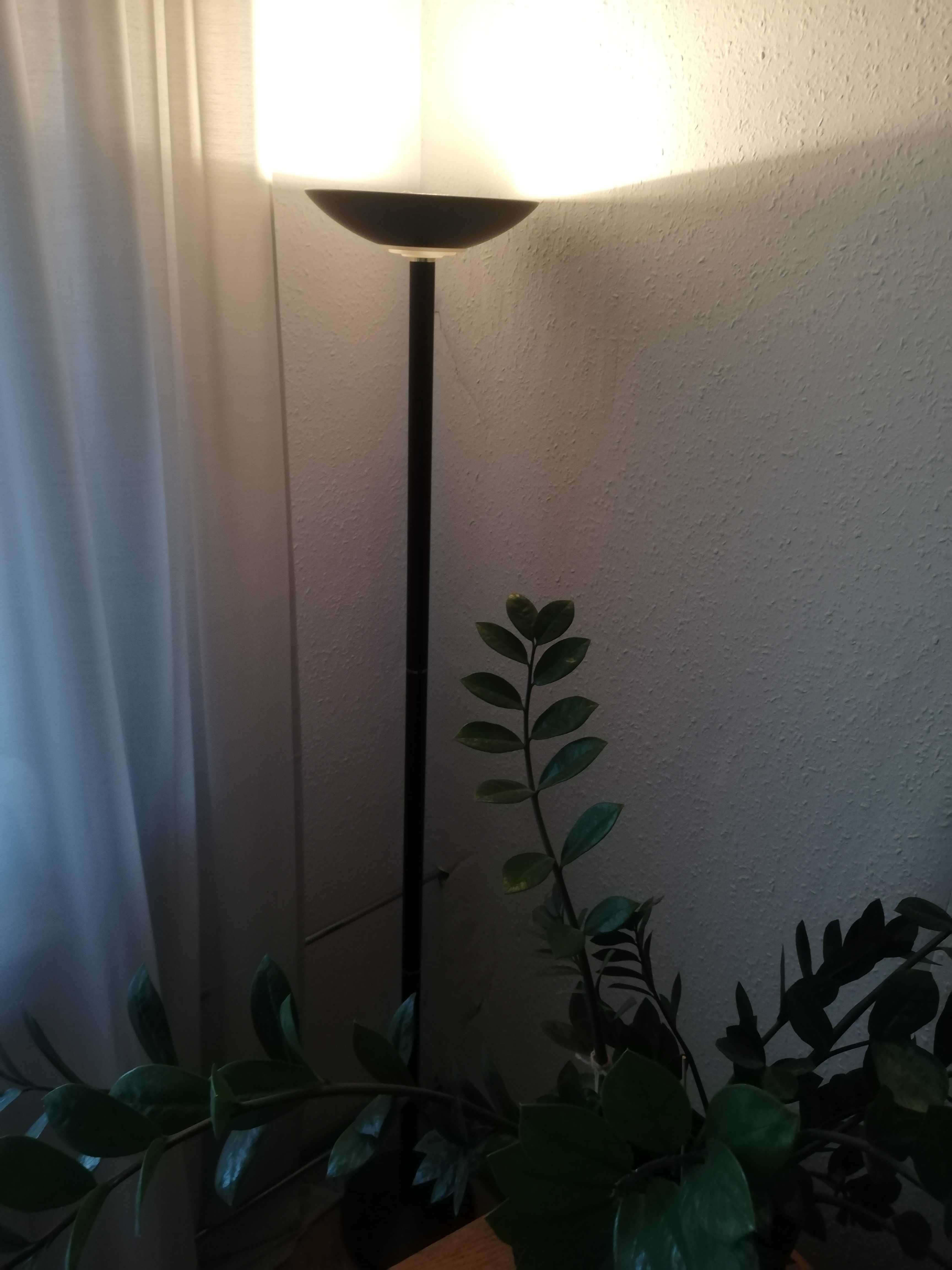 Piękna lampa stojaca