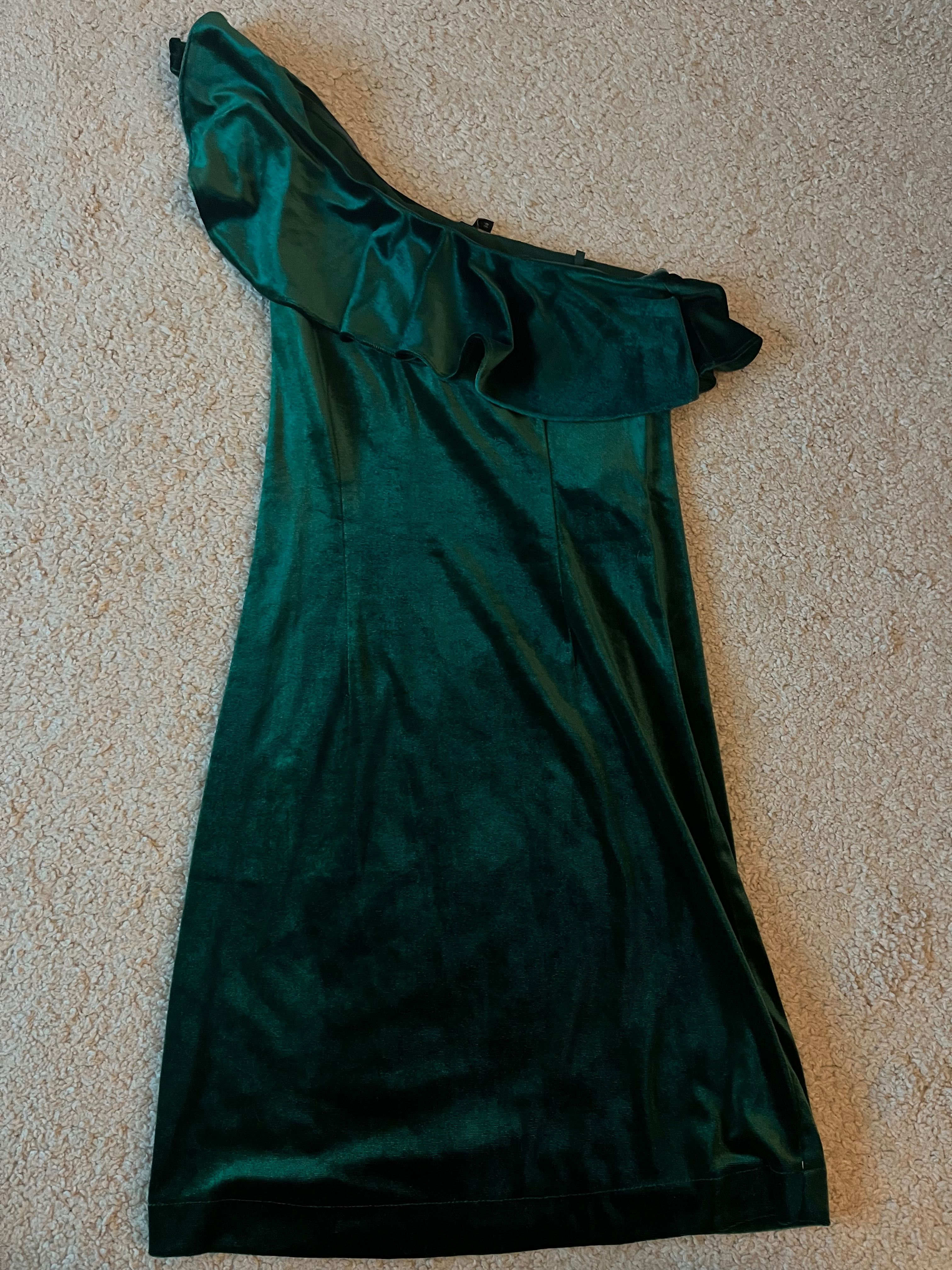 Sukienka zielona na jedno ramie