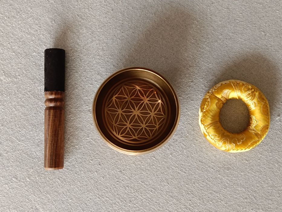 Tigela de Canto Tibetana Feita À Mão com Badalo Couro e Almofada