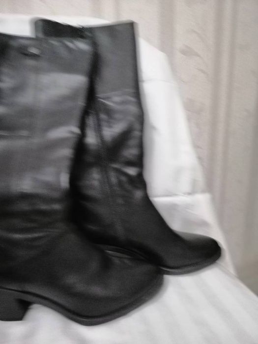 Продам сапоги VAGABOND Швеция ,кожа, новые.