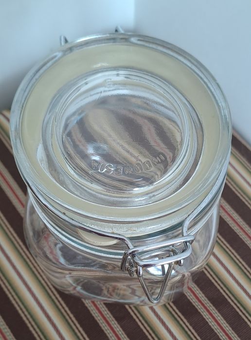 Frasco de vidro com tampa hermetica