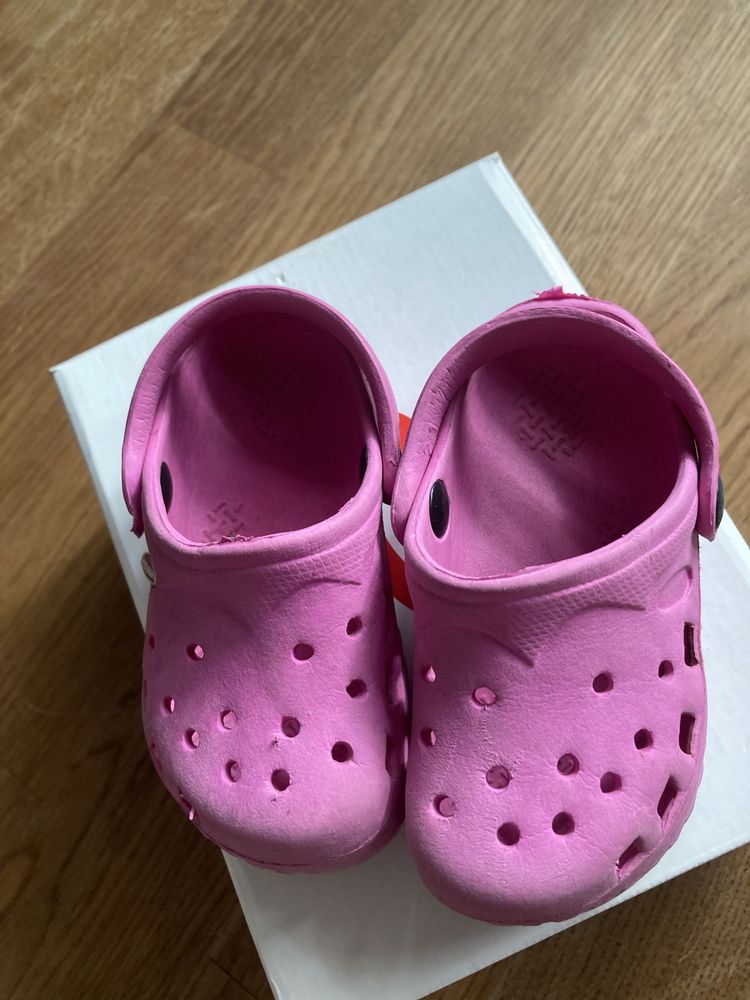Buty dziewczęce różowe klapki crocks rozmiar 20
