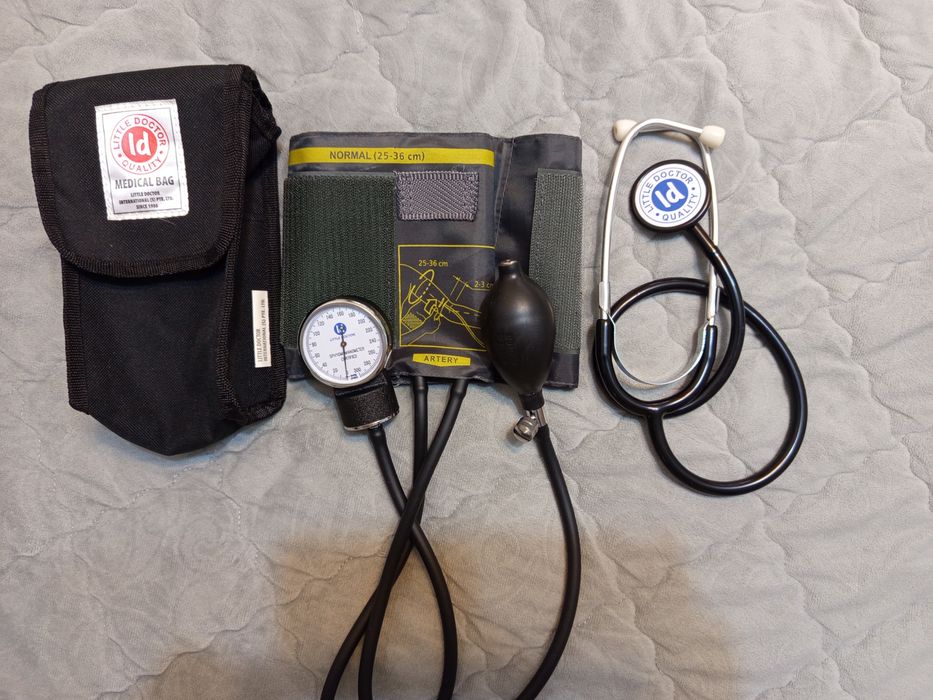 Продам механічний тонометр Little Doctor .