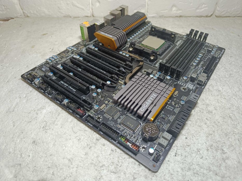 Материнська плата AMD GIGABYTE GA-990FX A-UD7 sAM3+ під FX ТОПОВА