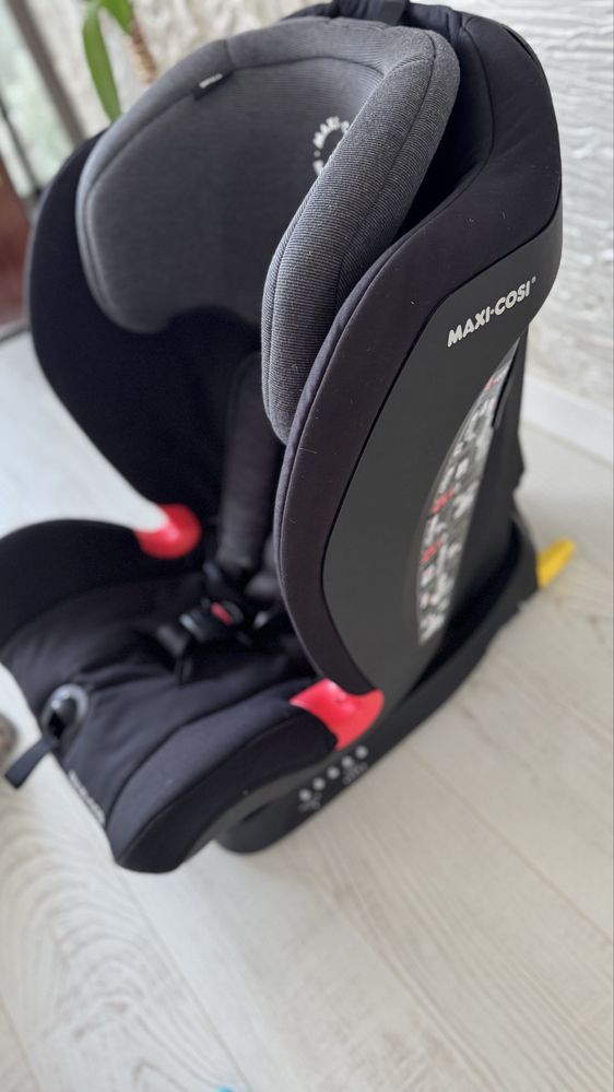 Дитяче автокрісло maxi-cosi з isofix 9-36 максі-косі з ісофіксом