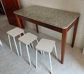 Mesa cozinha com 4 bancos