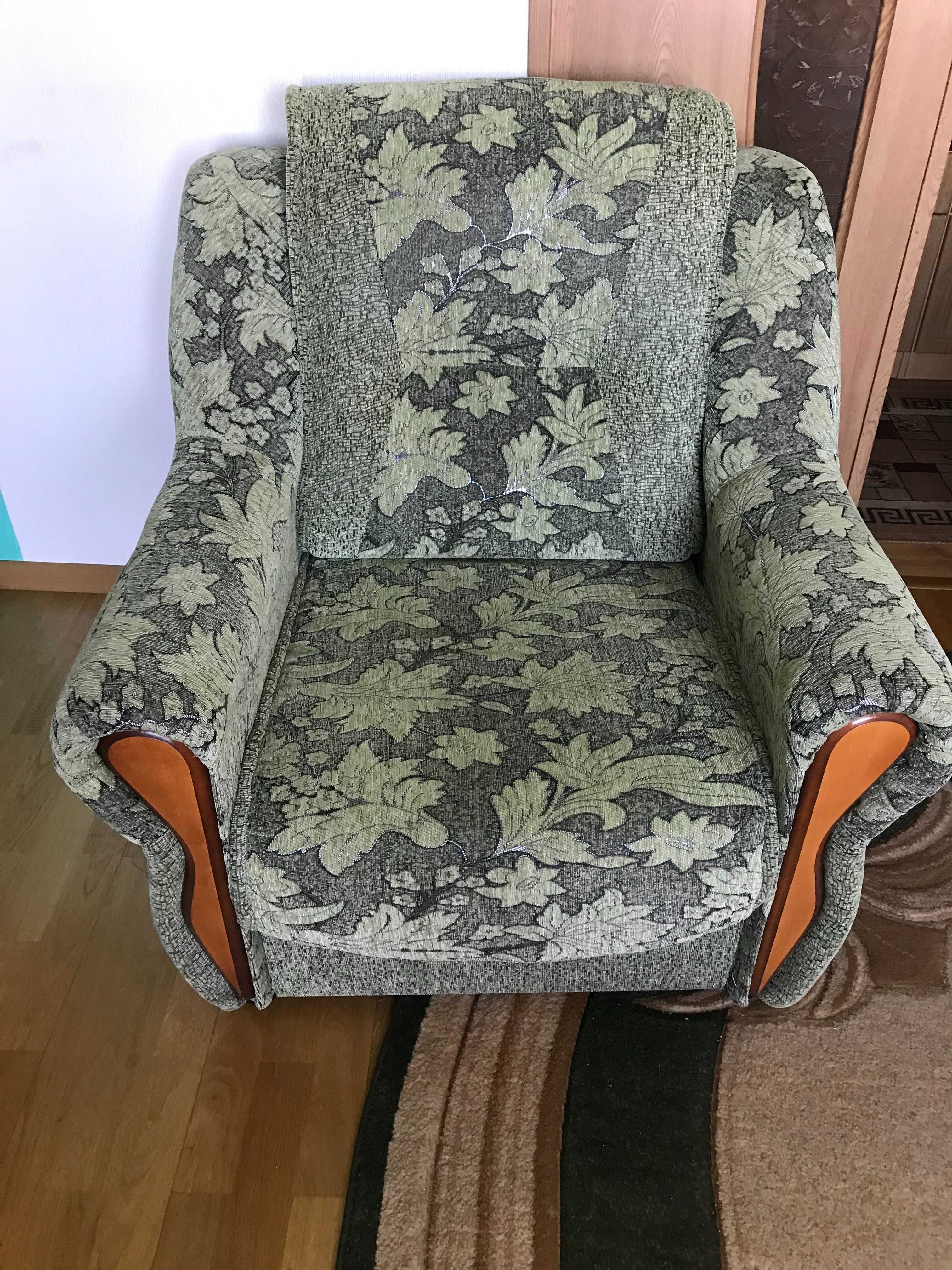 Продам  б/у диван і два крісла. САМОВИВІЗ!!!