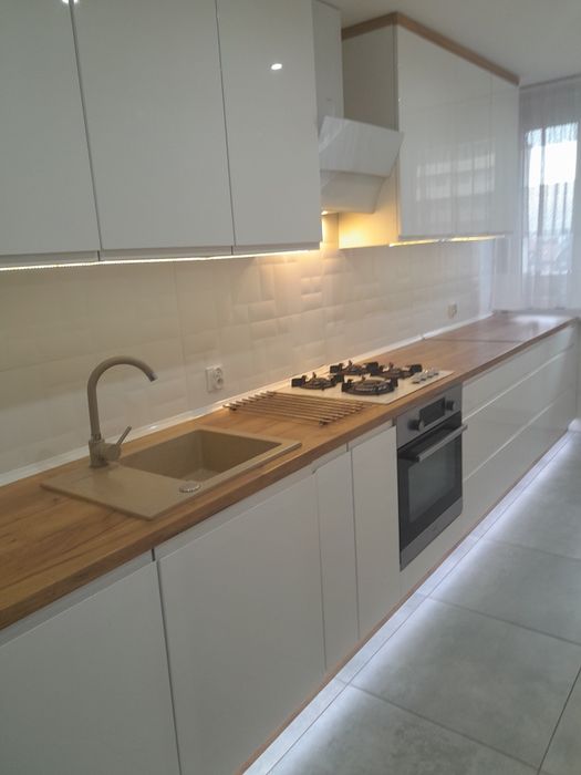 Mieszkanie dwupokojowe z dodatkowym pomieszczeniem oraz balkonem