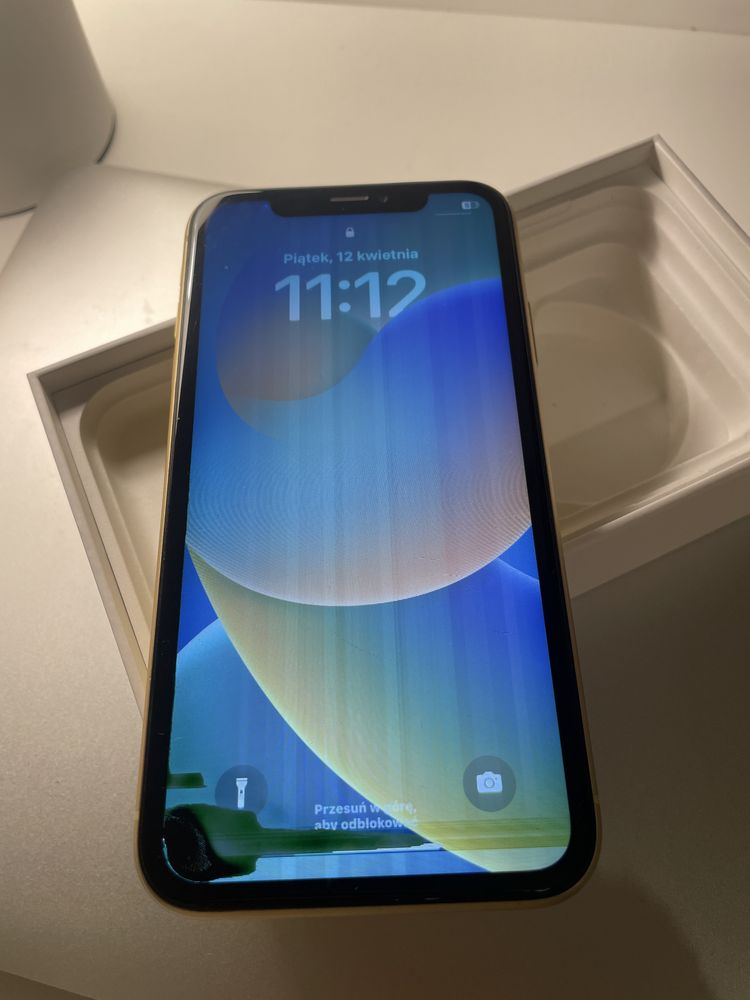 iPhone XR żołty
