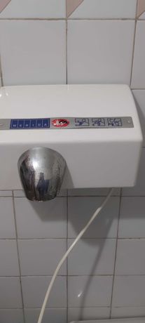 Автоматическая сушилка для рук и волос Merida (Канада).