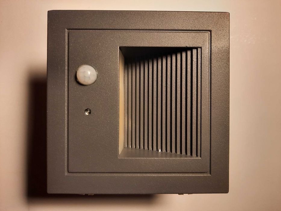 Lampka LED  montowana w puszkę,  z czujnikiem ruchu