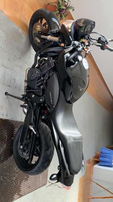 Honda Hornet 2009 — Preta  42.000 km  IMPECÁVEL 4.700€
