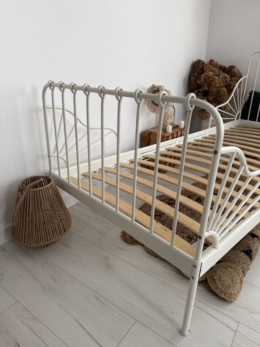 Ikea Minnen łóżko rosnące razem z dzieckiem białe metalowe